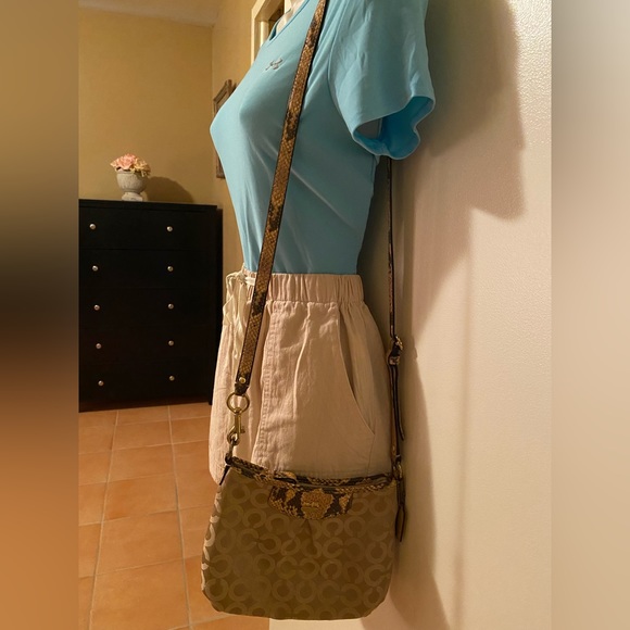 Coach Purse, Nice Condition - Picture 2 of 4